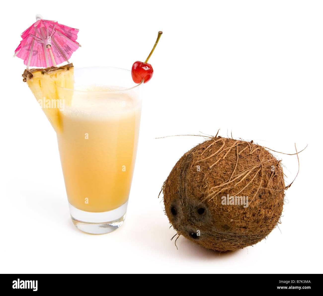 Pina Colada Cocktail isoliert auf weiss Stockfoto