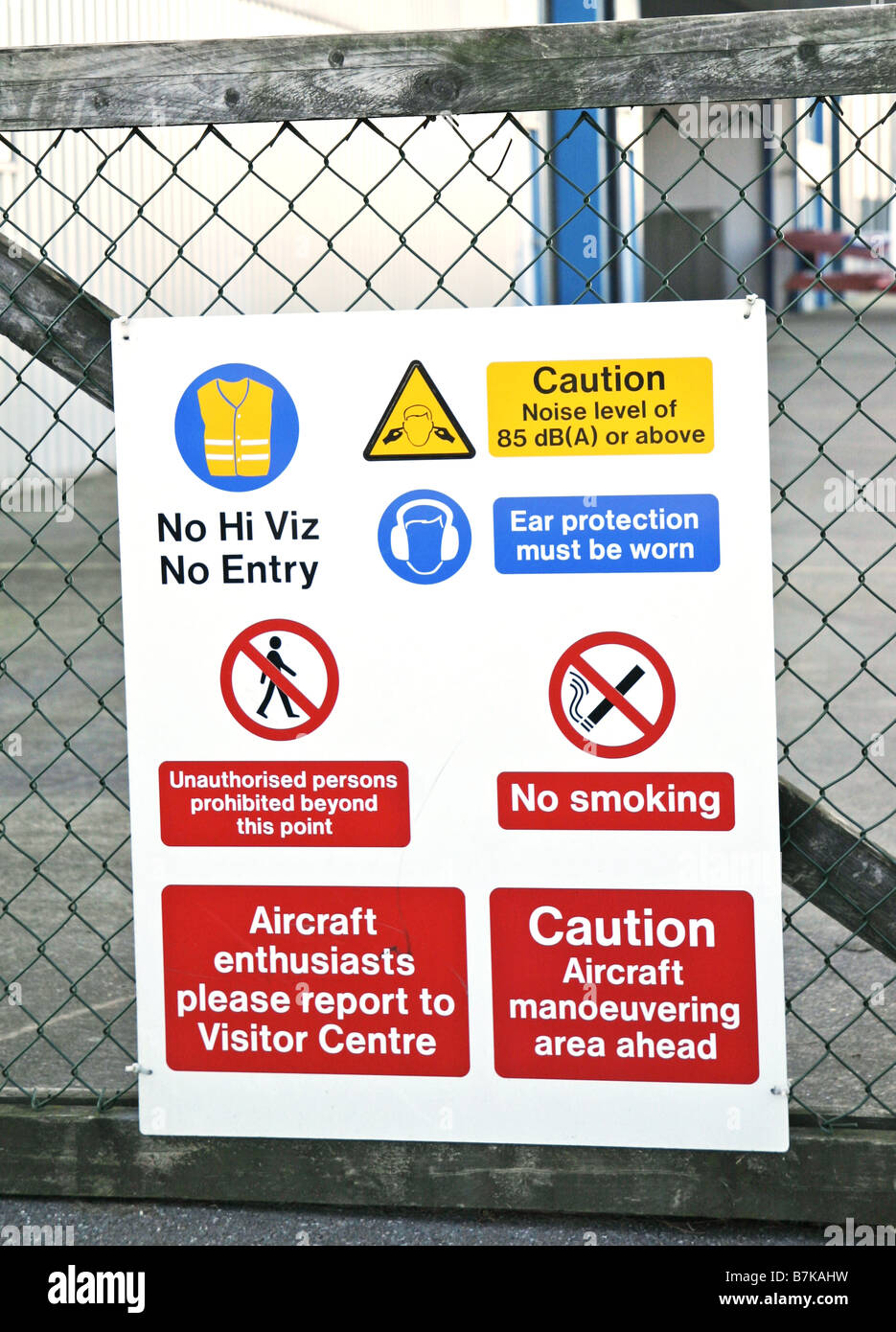 Ein Flughafen-Zeichen Eintrag zu beschränken. Stockfoto