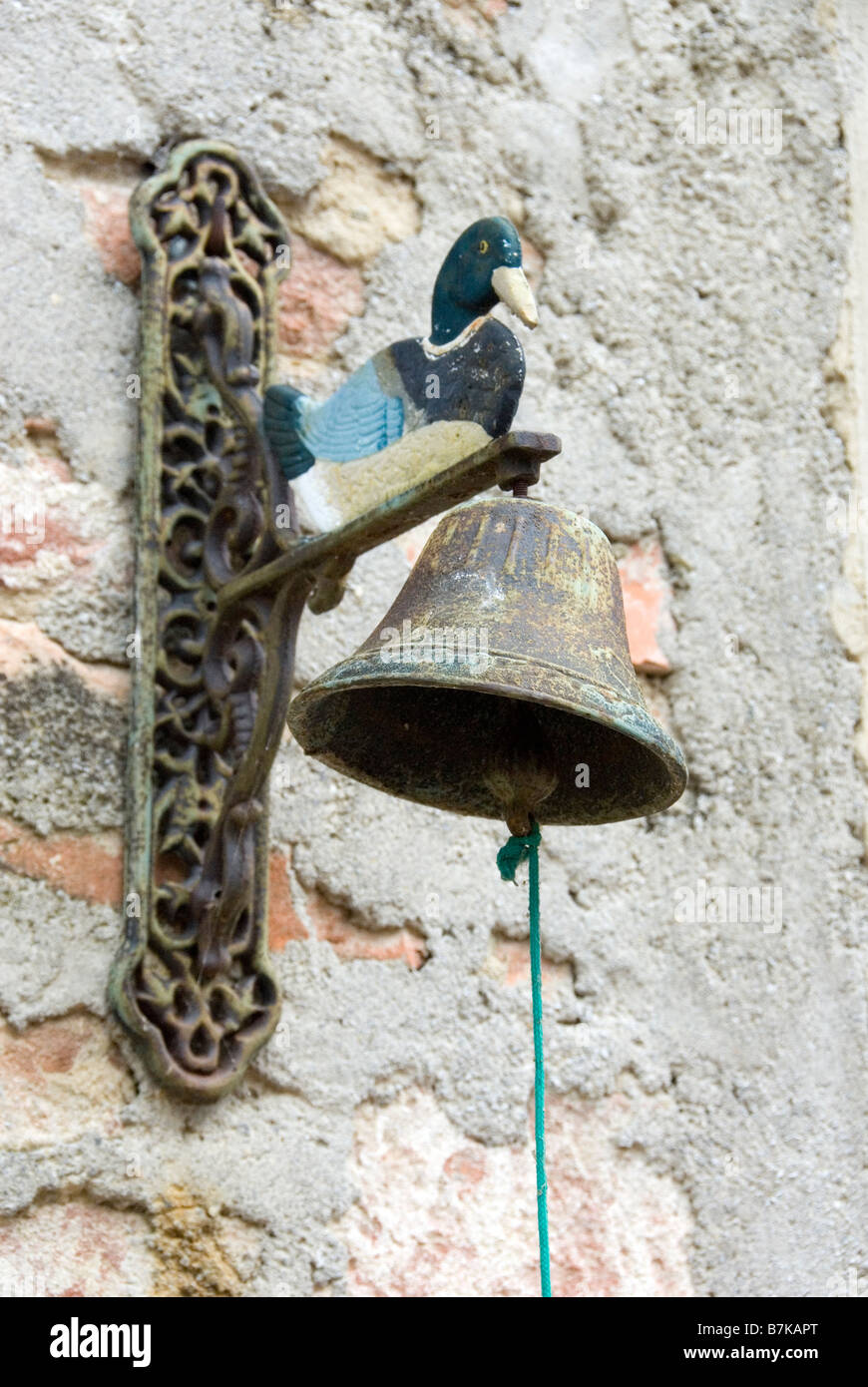 lackiertem Messing Türglocke in Form einer Ente Stockfoto