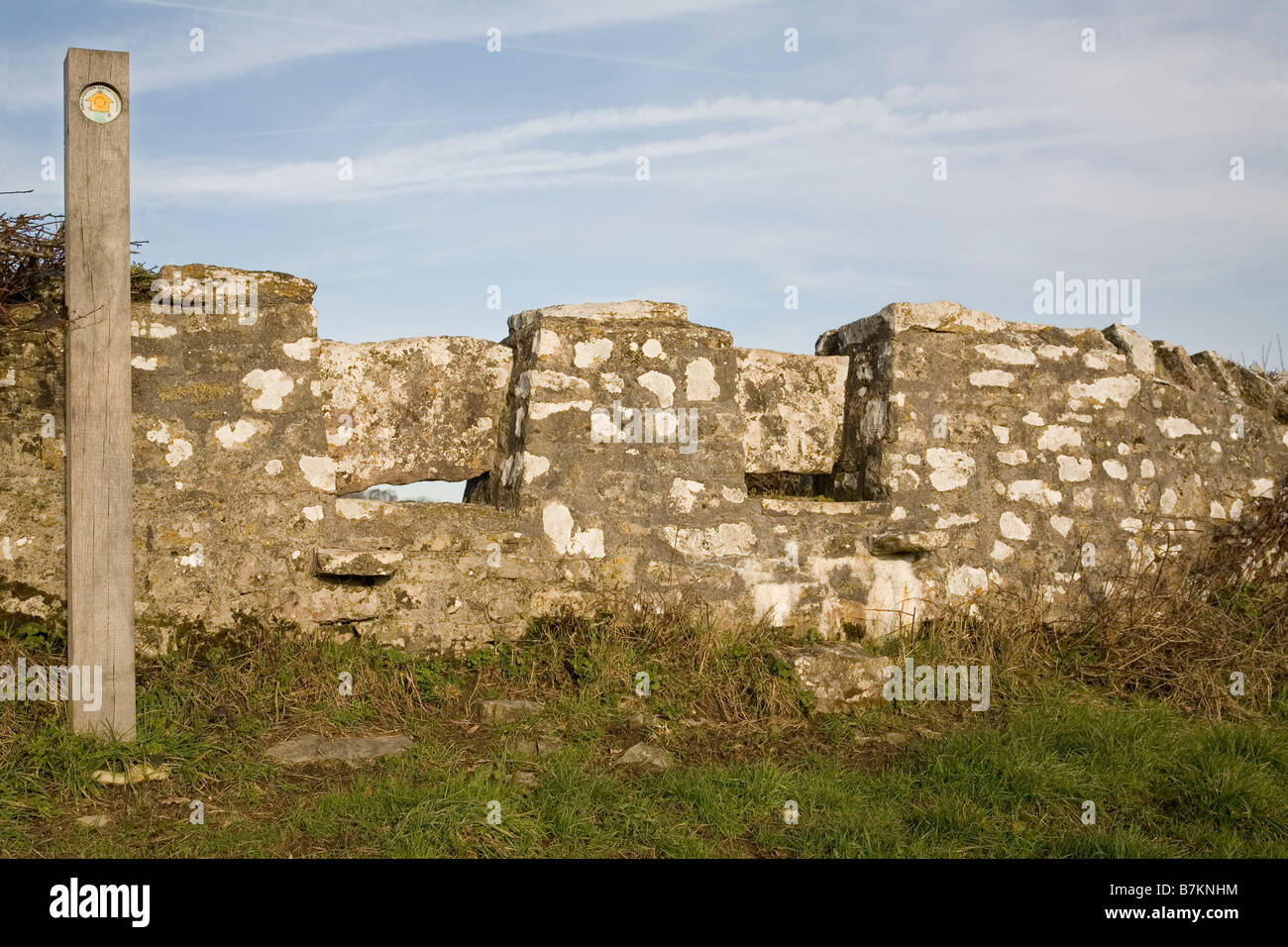 Stein, doppelt gebaut oder Sarg Zauntritt zeigt Plattform auf dem Sarg ausgeruht ist, während Träger der Zauntritt durchqueren Stockfoto