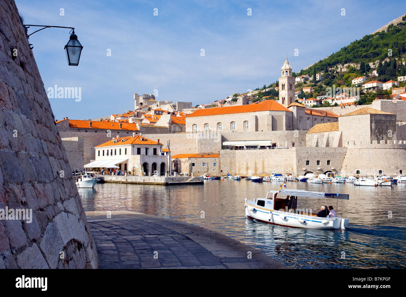 Befestigung an der Einfahrt in den Hafen der Altstadt Dubrovnik Kroatien Stockfoto