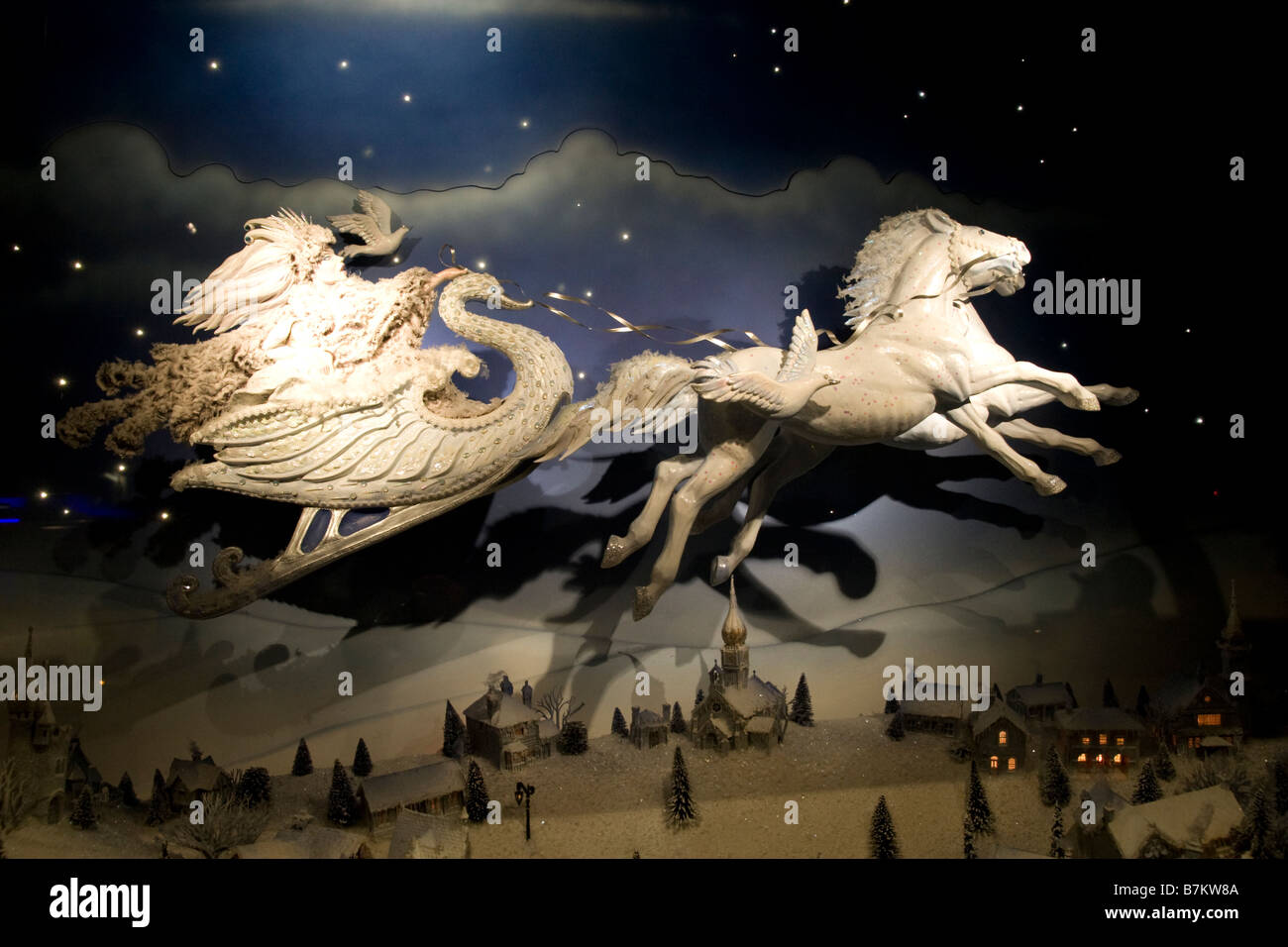 Weihnachten festlich Anzeigefenster bei Fortnum and Mason Store Piccadilly West End London England Großbritannien Stockfoto Weihnachten festlich Anzeigefenster bei Fortnum and Mason Store Piccadilly West End London England Großbritannien Stockfoto