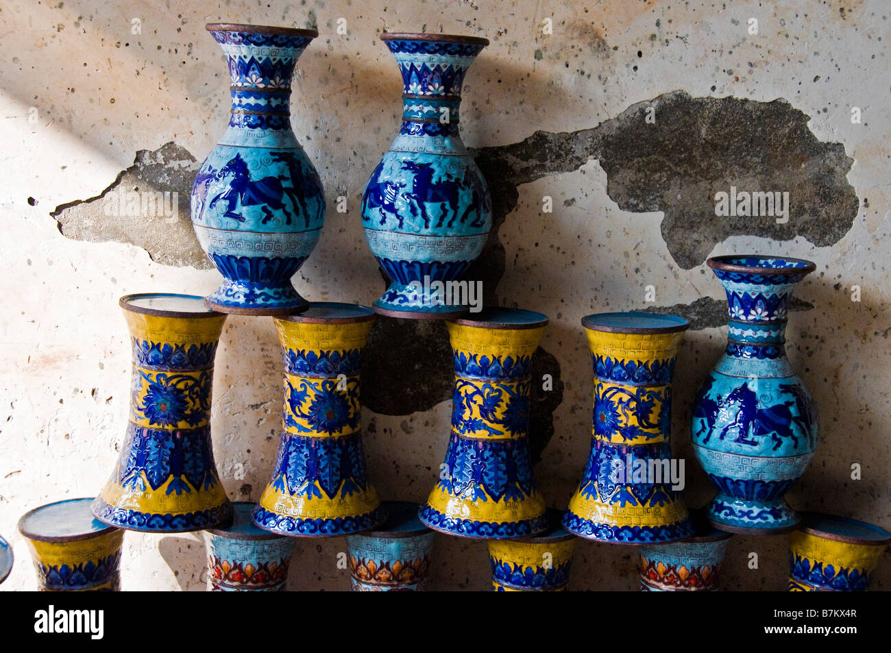 Traditionelle Cloisonne Emaille Vasen Peking China Stockfoto