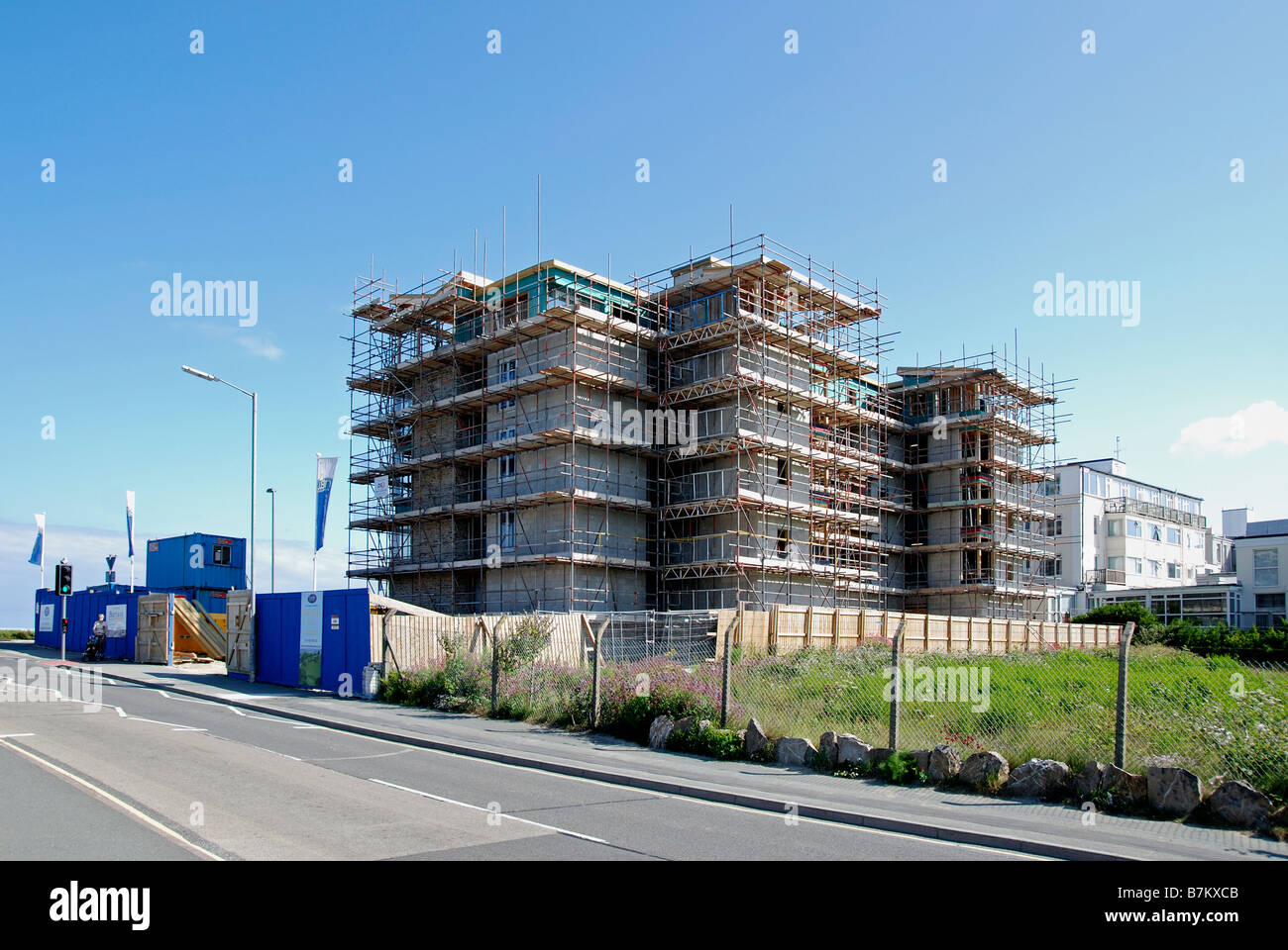 ein neues Hotel und Ferienwohnungen im Bau in Newquay in Cornwall, Großbritannien Stockfoto