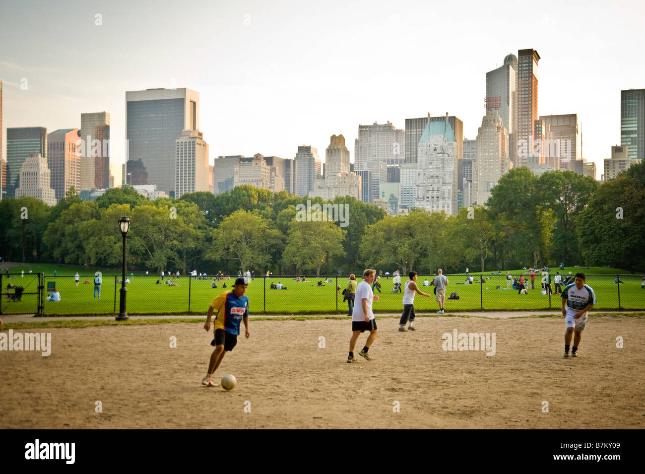 Sonntag Fußballspiel im Central Park, New York Stockfotografie - Alamy