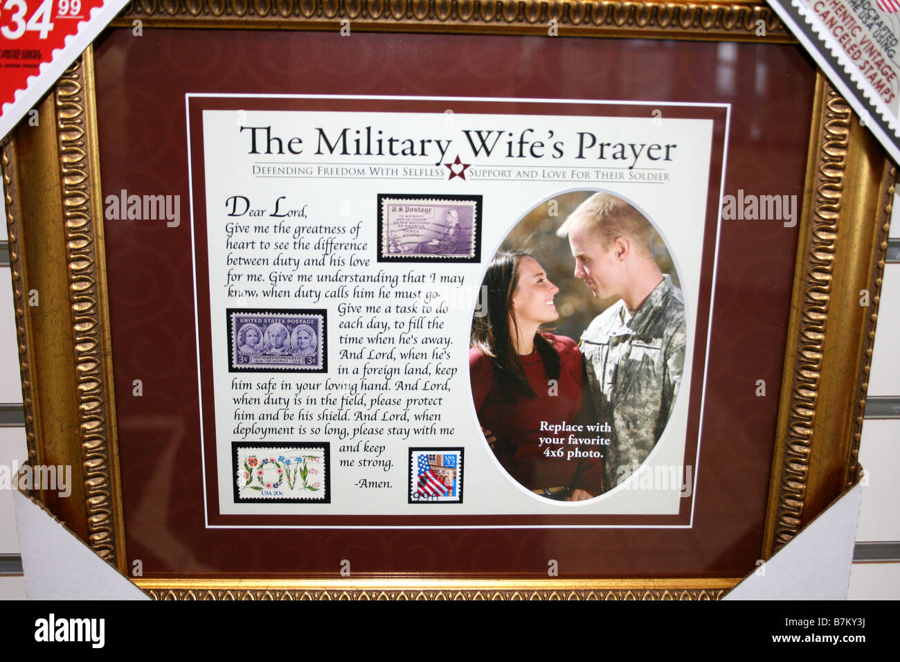 militärische Frau Gebet zum Verkauf in Vereinigte Staaten Post gerahmt Stockfoto