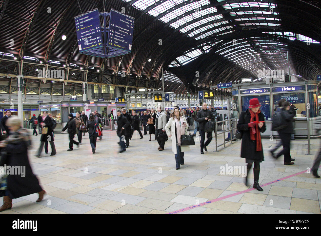 Im Hauptterminal auf Zug Bahnhof London Paddington Stockfoto
