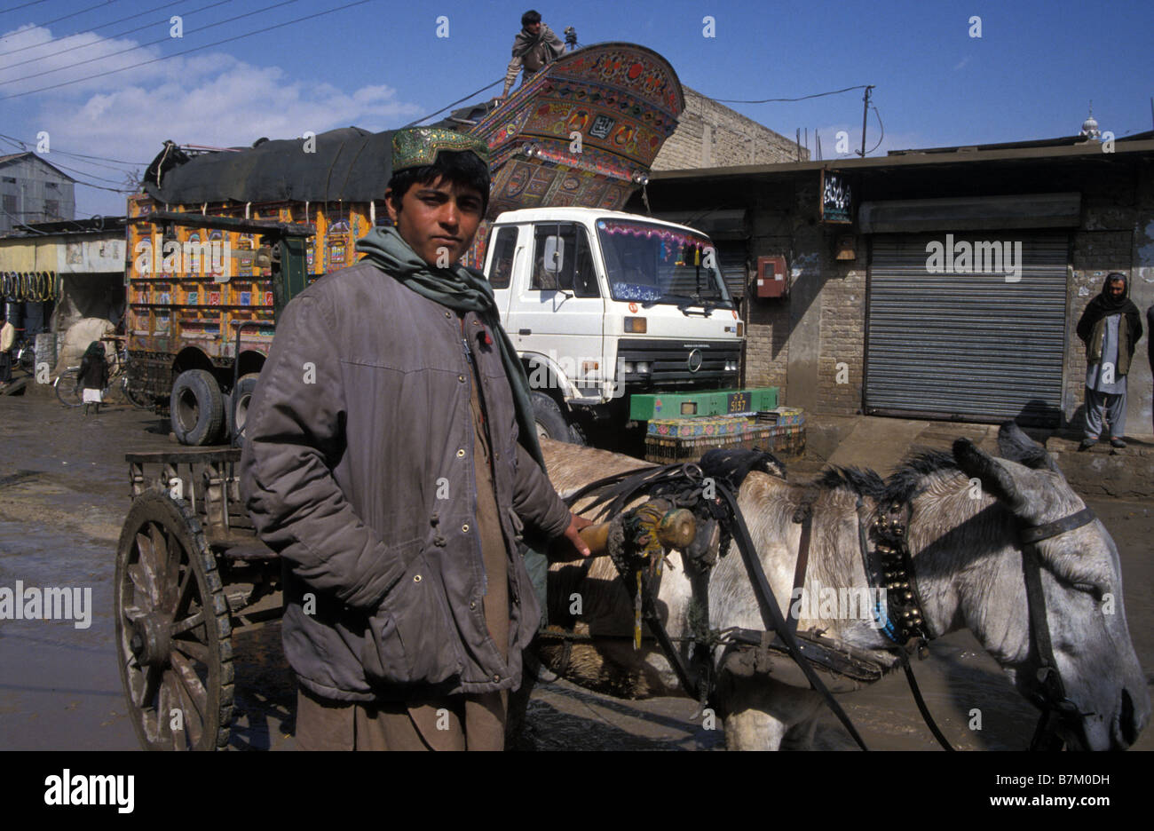 Jugend Eselskarren und geschmückten LKW Quetta Balutschistan Pakistan Stockfoto