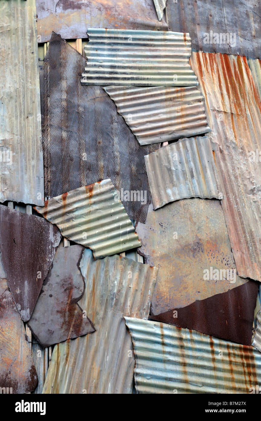 Wellblech Blätter rostig Rost verrosteten Bits Stücke Detail hautnah Haus Hütte shanty Stockfoto