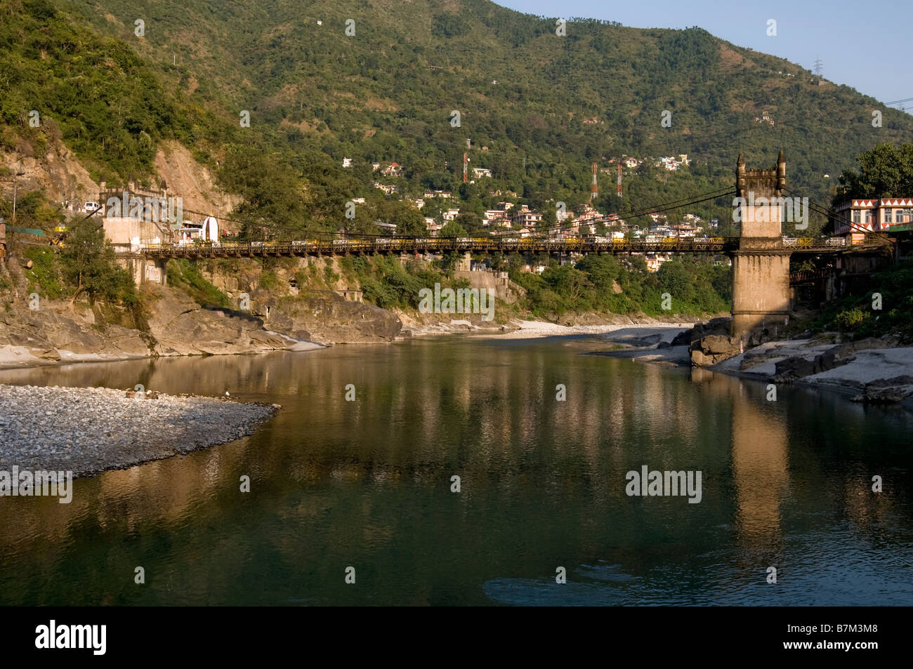 Die Brücke. Mandi. Himachal Pradesh. Indien. Stockfoto