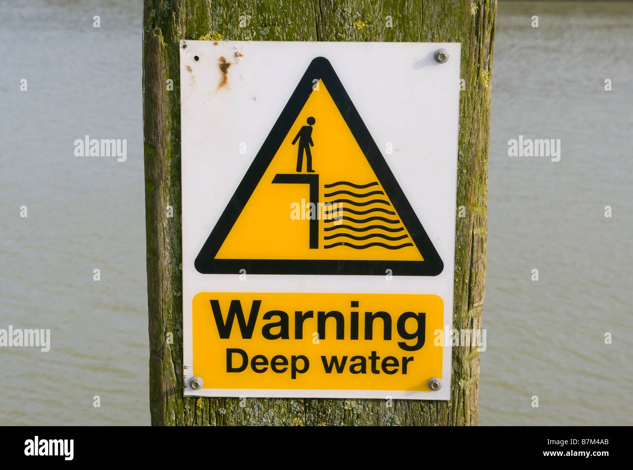 Gefahr tiefen Wasser Schild Warnzeichen Stockfoto