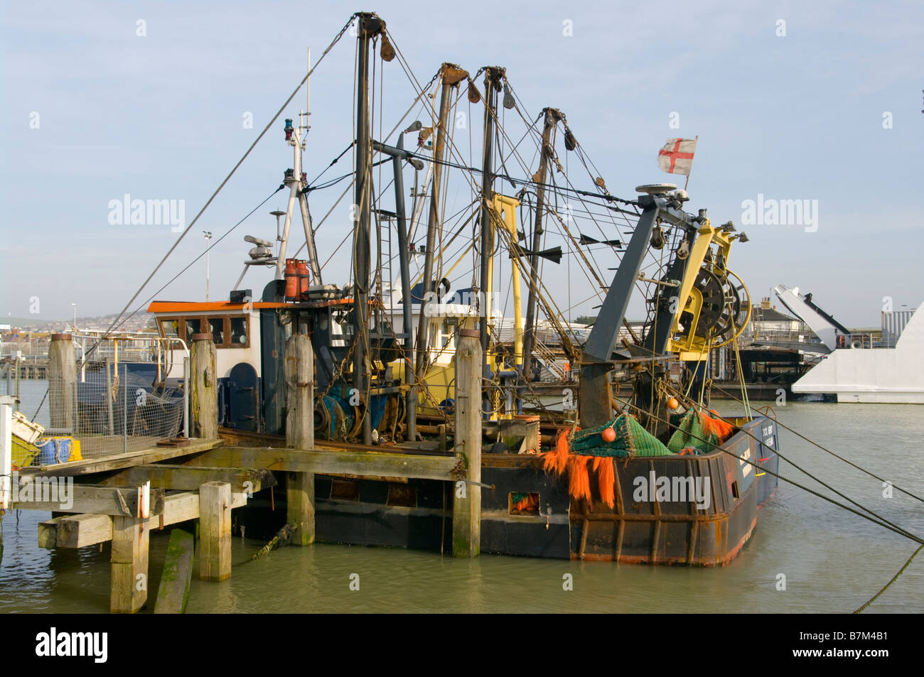 Zwei kommerzielle Fischtrawler Boote vertäut an der West Quay Newhaven, East Sussex Flotte UK Stockfoto