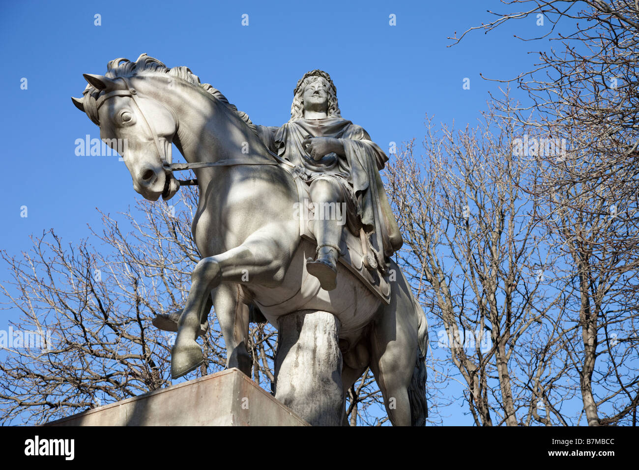 Statue von Louis III in der Place des Vosges, Paris Stockfoto