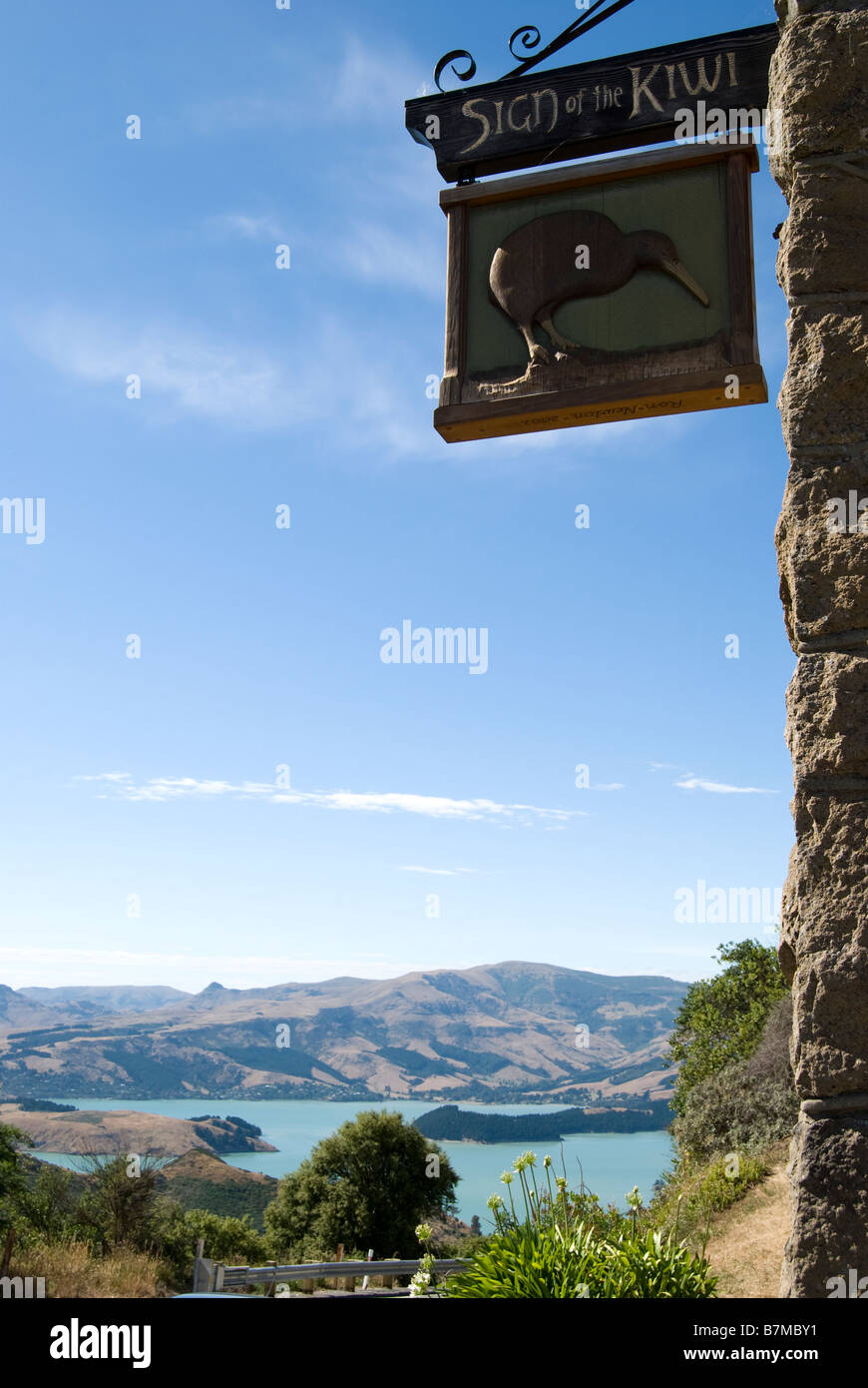Lyttelton Harbour View, Zeichen der Kiwi, Port Hills, Christchurch, Canterbury, Neuseeland Stockfoto