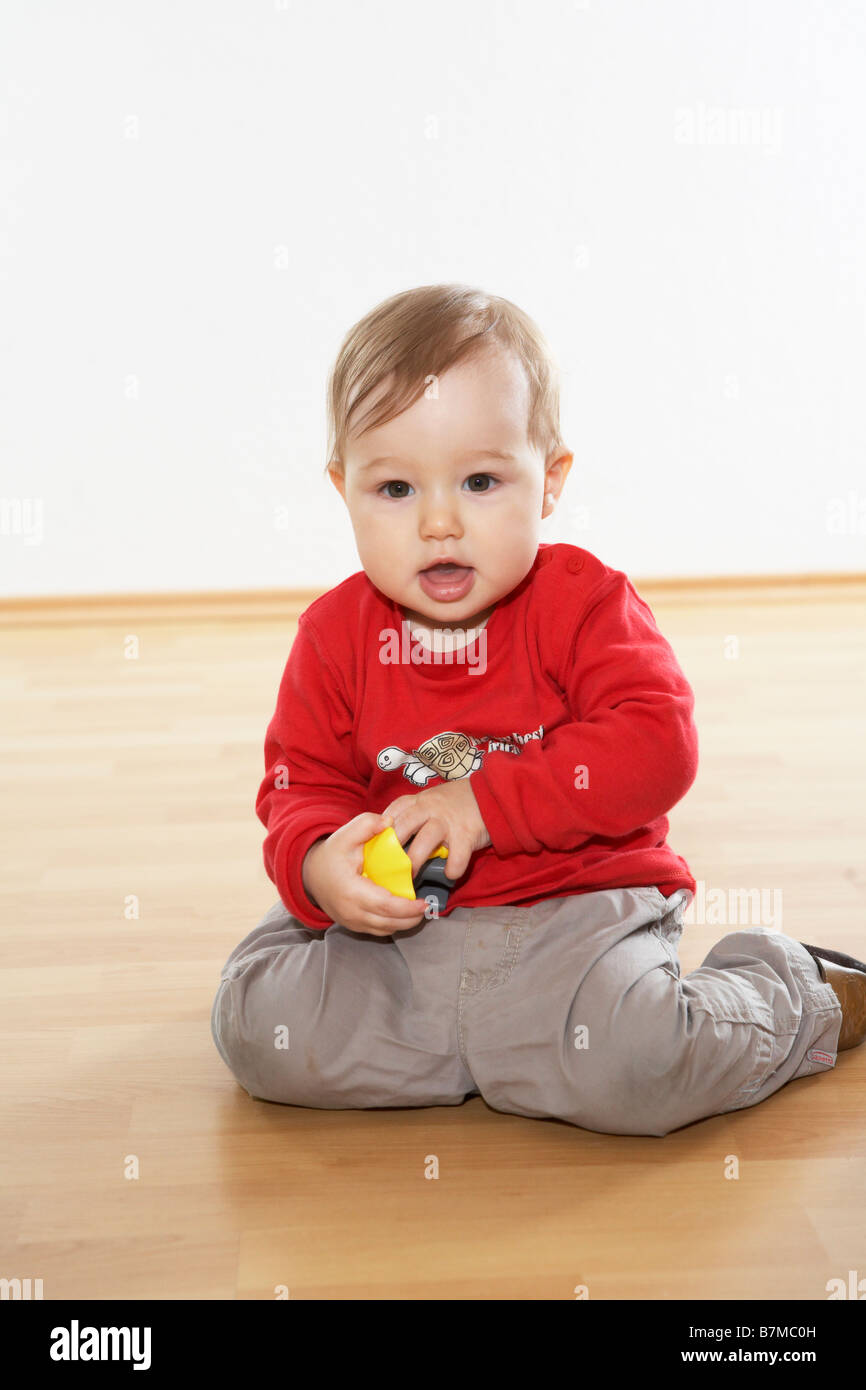 Kind 18 Monate Sehr Anstrengend 18 monate -Fotos und -Bildmaterial in hoher Auflösung – Alamy