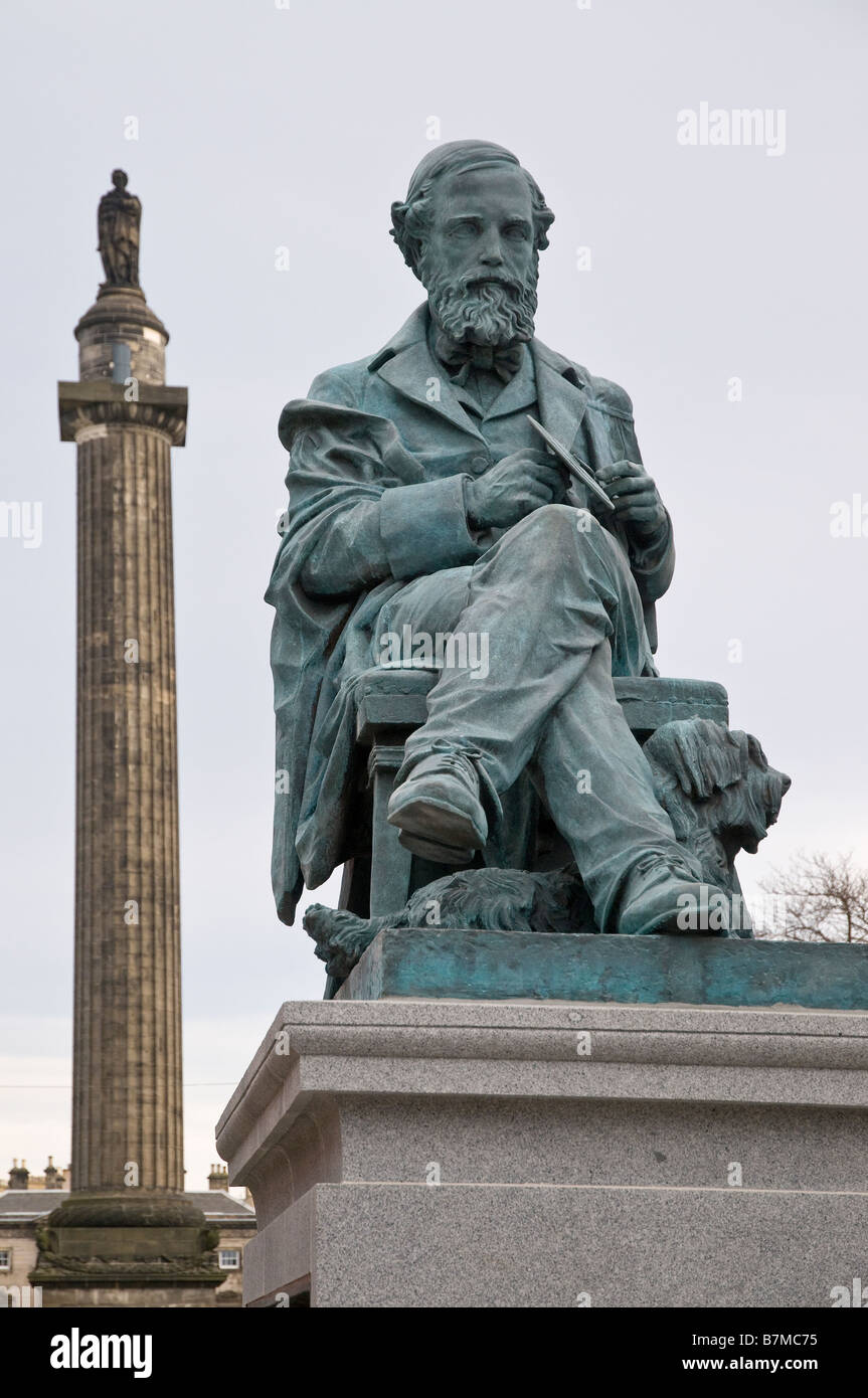 Die neue Statue von James Clerk Maxwell in der George Street in der Neustadt, Edinburgh. Stockfoto