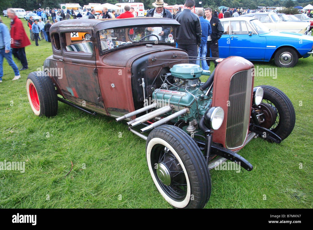HotRod OldtimerFahrzeug motor Oldsmobile Rakete Show v8 offene Motor