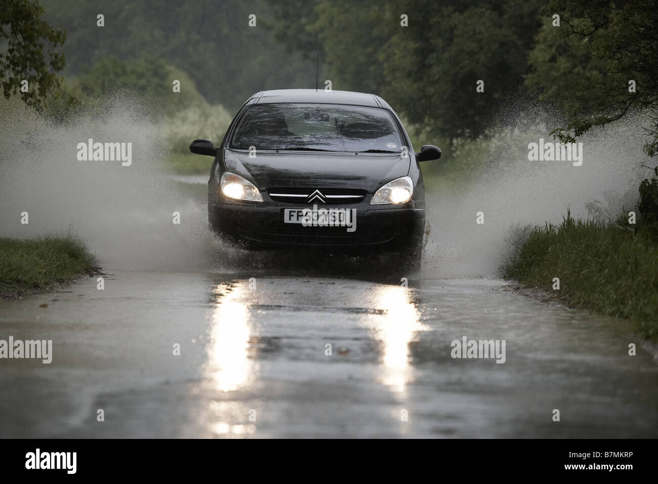 Mietwagen in Flut Stockfoto