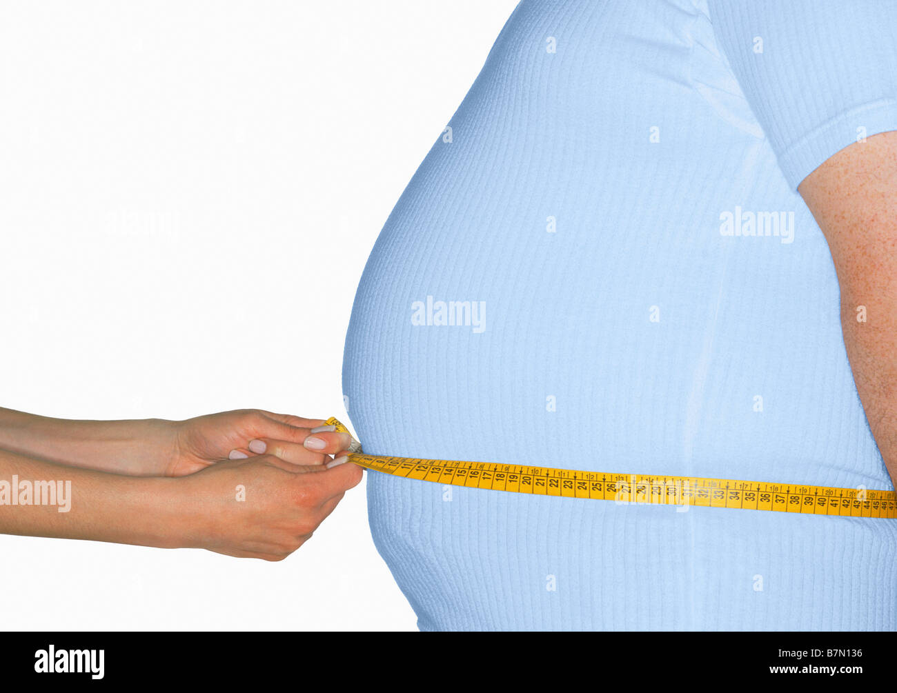 Weiblich, messen die große Taille eines großen Mannes Stockfoto