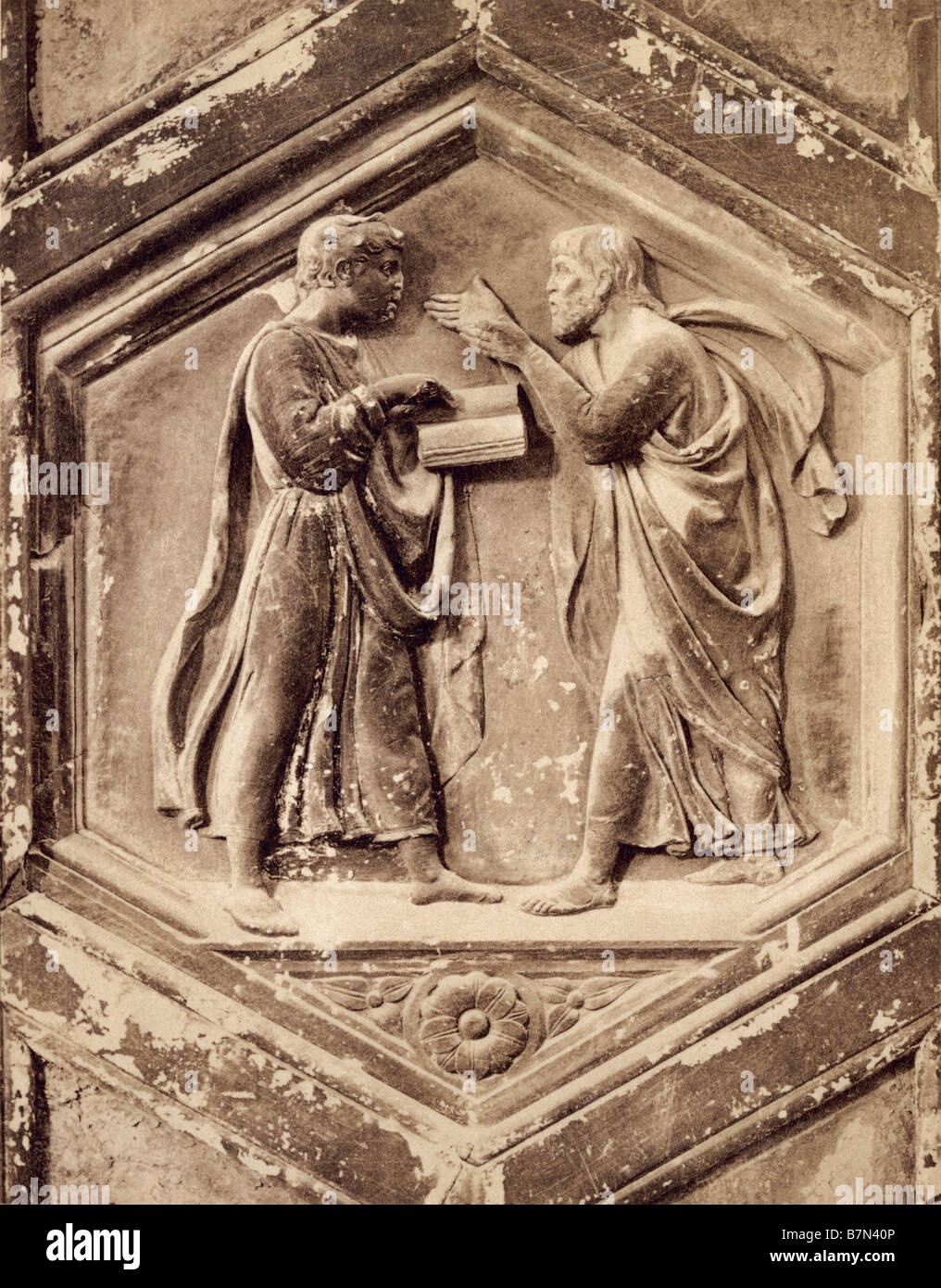 Platon und Aristoteles in einem Flachrelief abgebildet mit dem Titel Logik von Giotto auf die Türen der Campanile in Florenz. Foto Stockfoto