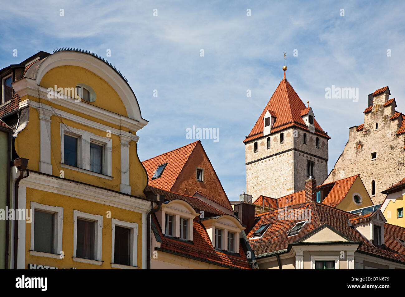 Turm und auf dem Dach Giebel Regensburg Deutschland Stockfoto
