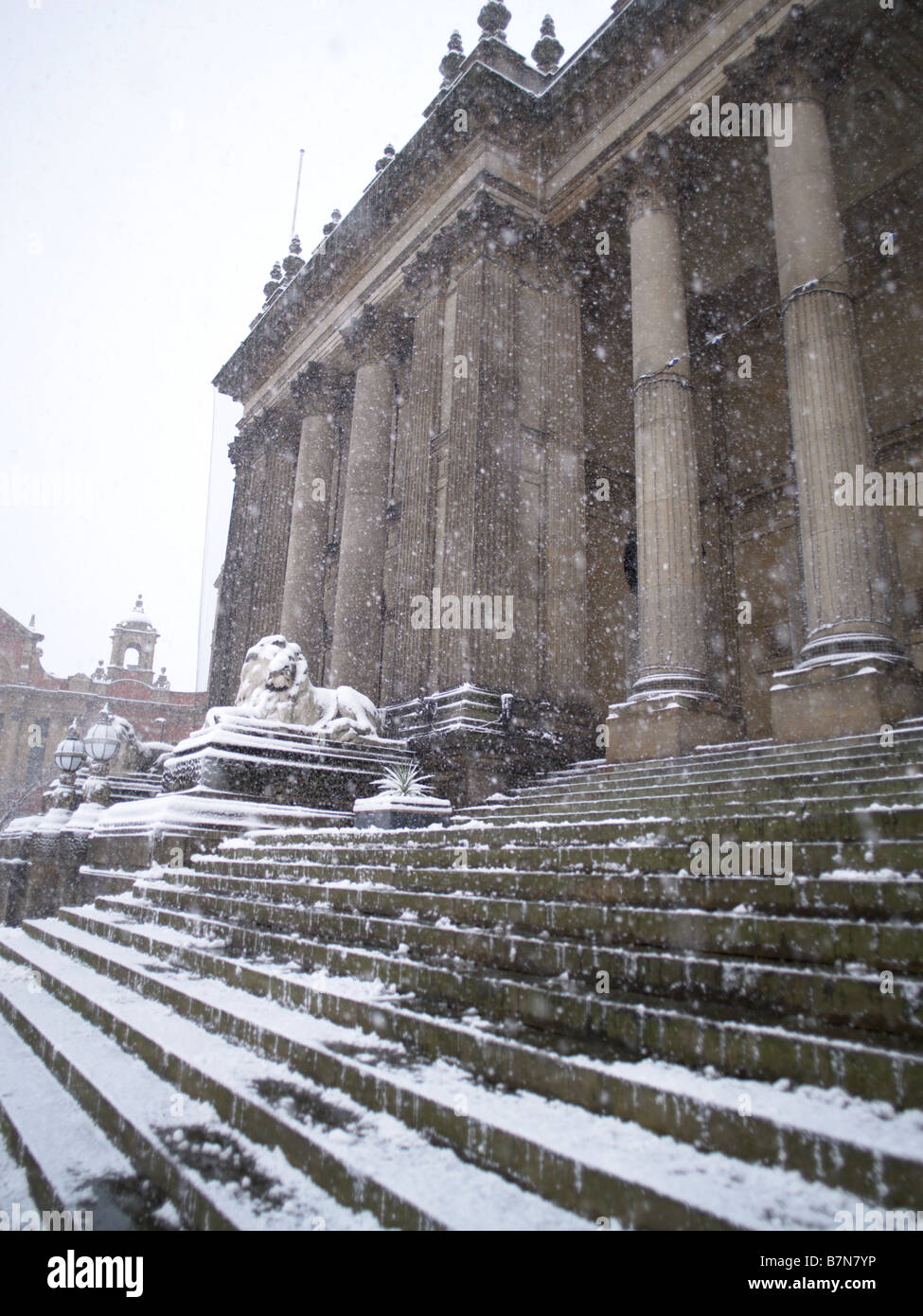 Schneebedeckte Leeds Town Hall Stockfoto