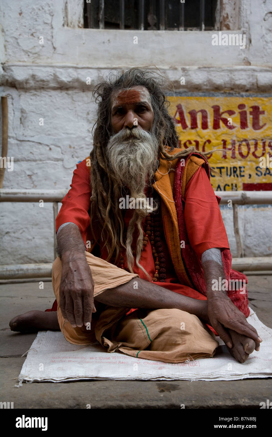 Heiliger Mann, Sadhu, Indien, Varanasi lokale, Anhänger, geistliches Leben, Yogi, Alter Mann, Dreadlocks, Yoga, Indien, meditieren Stockfoto