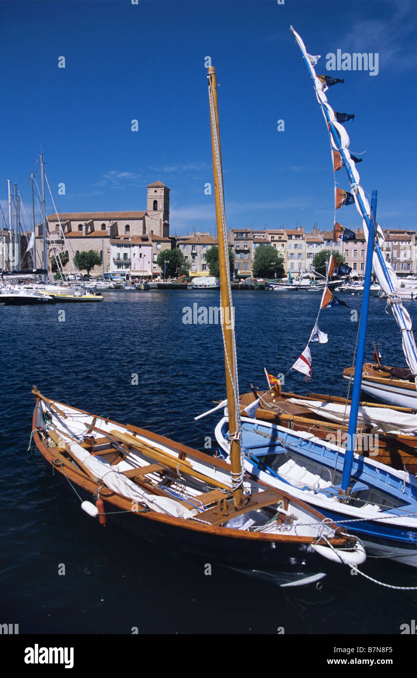 Hafen von La Ciotat & hölzerne Fischerboote, La Ciotat, Provence, Frankreich Stockfoto