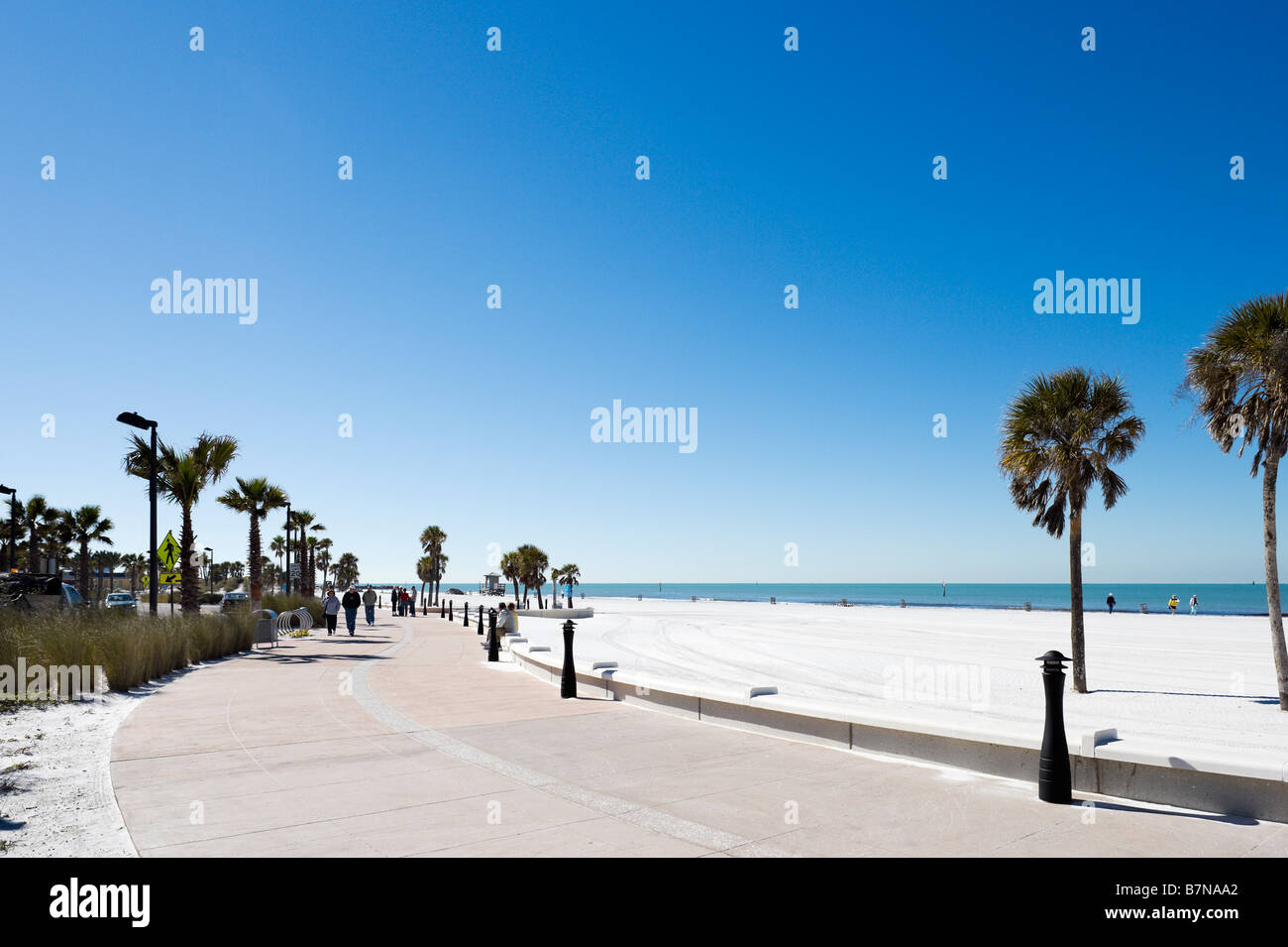 Promenade in der Nähe der Pier am Clearwater Beach, Golfküste, Florida, USA Stockfoto