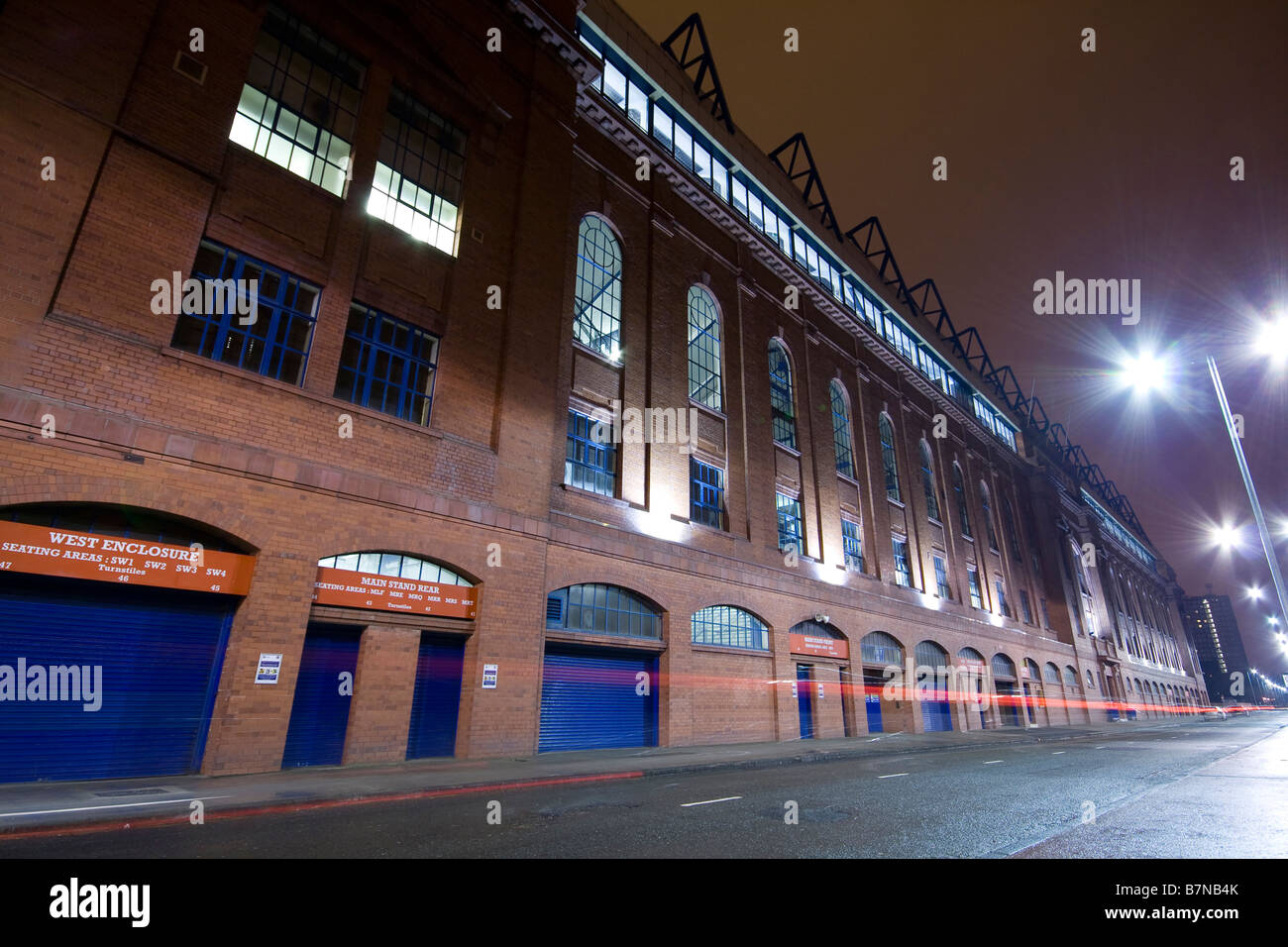Ibrox Stadium, Glasgow in der Nacht Stockfoto
