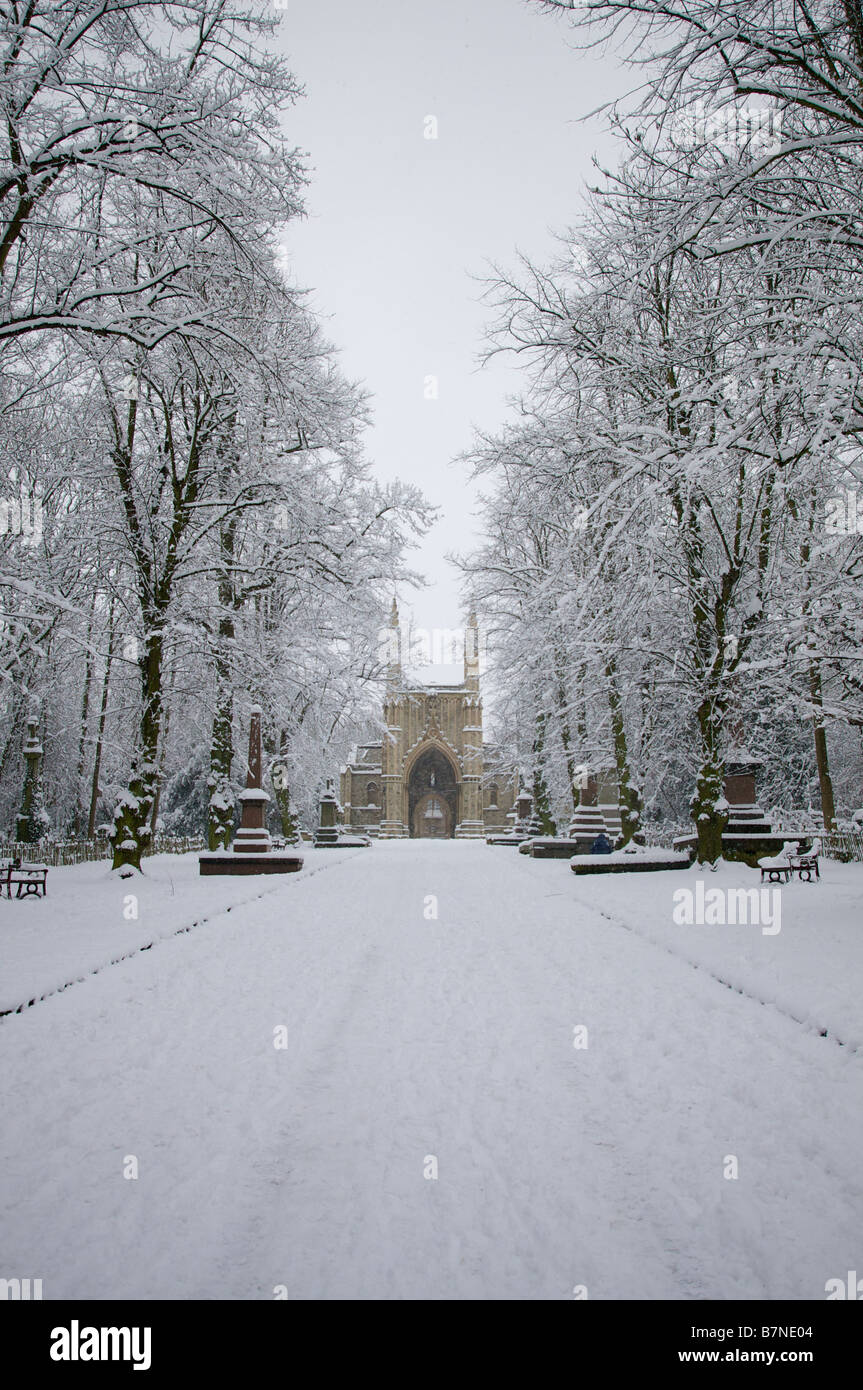Die anglikanischen Kapelle in Nunhead Friedhof unter Schnee Stockfoto