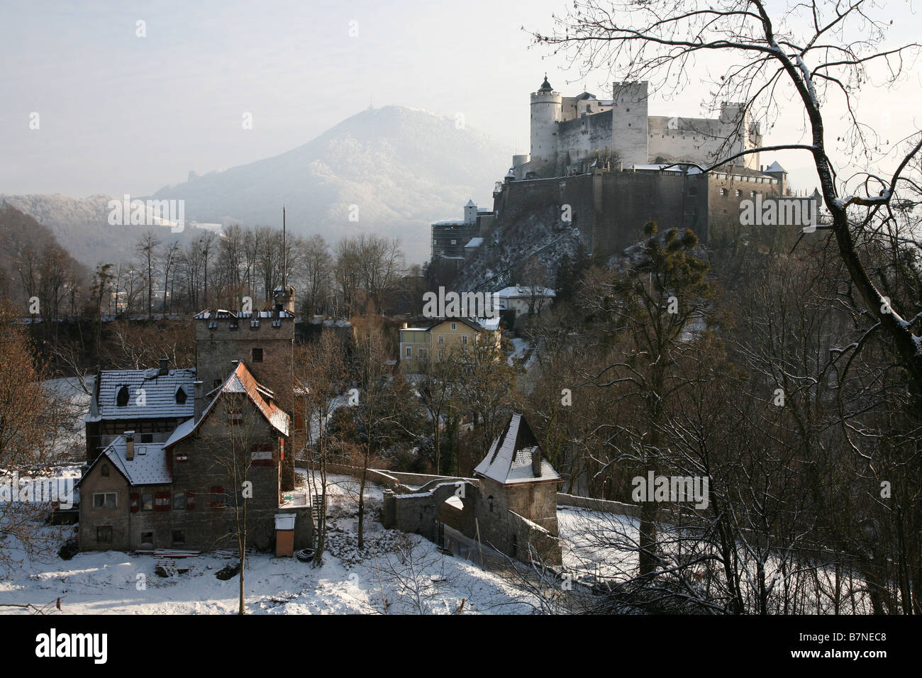 Festung Hohensalzburg Schloss in Salzburg, Österreich. Die Aussicht vom Monchsberg Hügel. Stockfoto