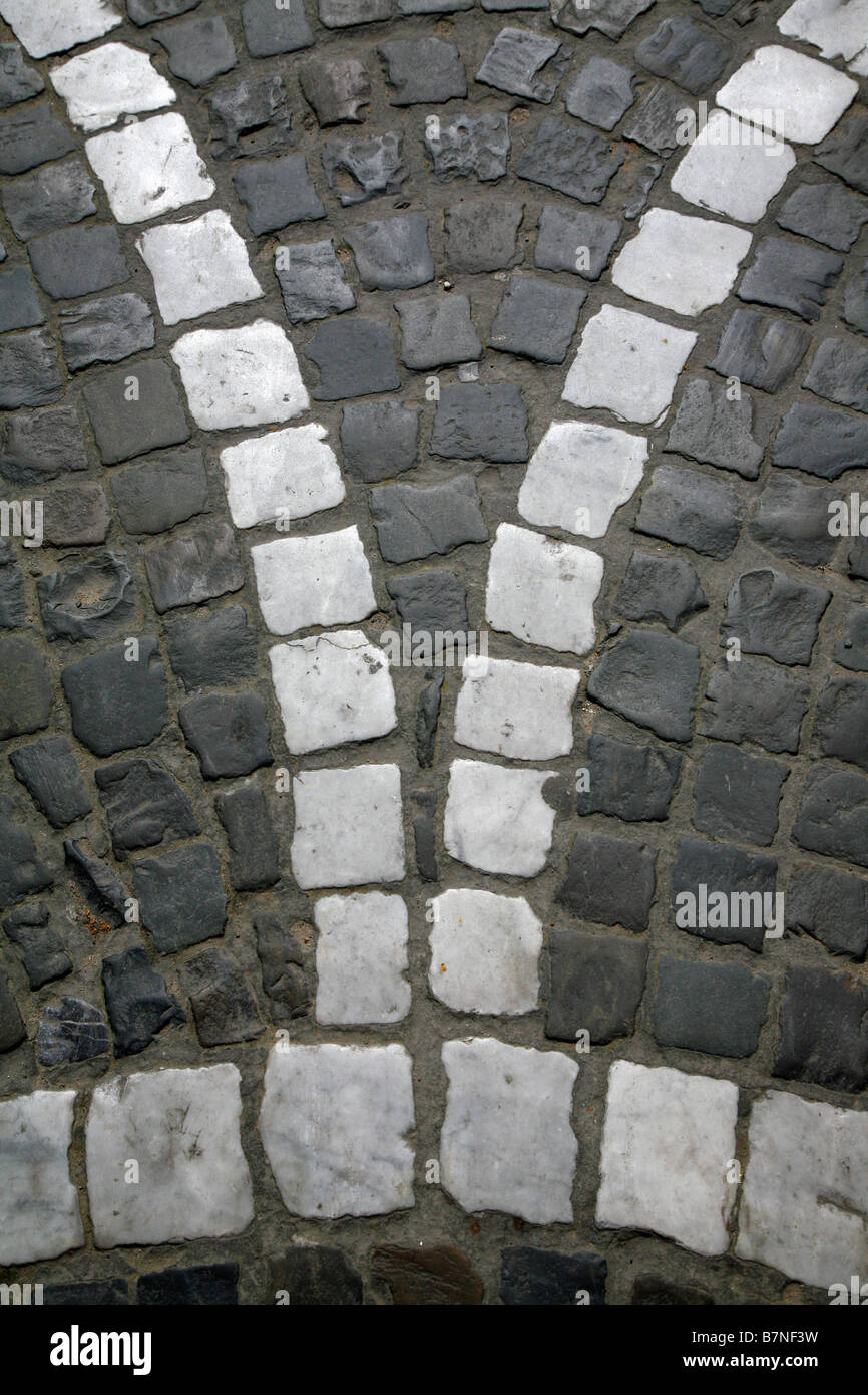 Verbundpflaster Markierungen auf Brugges alten Straßen Stockfoto