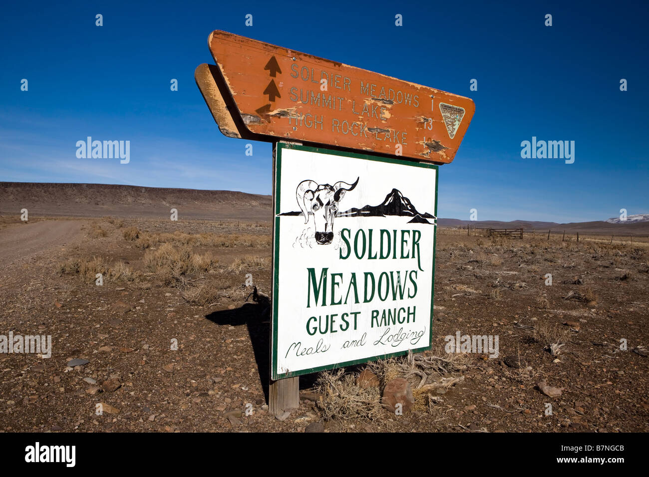 Bureau of Land Management Schild Abstände zu Soldat Wiesen Summit Lake und High Rock Lake auf Solider Wiesen Stockfoto