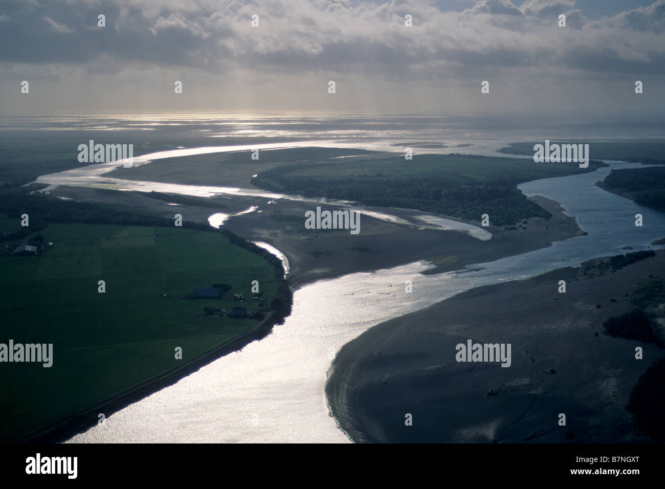 Luftaufnahmen über der Mündung des Flusses Aal in der Nähe von Ferndale Humboldt County in Kalifornien Stockfoto