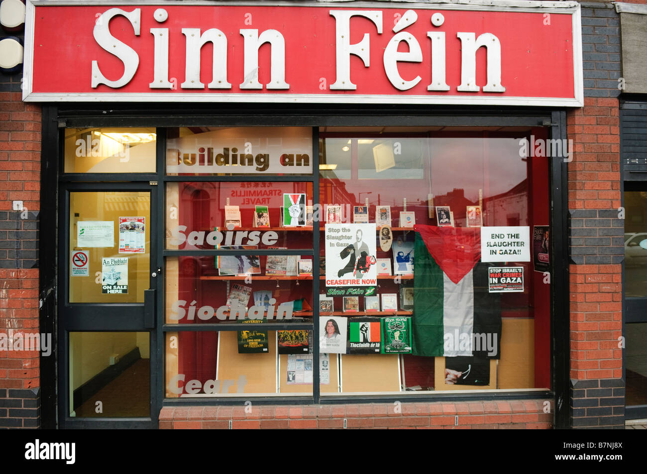 Vorderseite der Sinn Féin (Fein) Büros auf Ormeau Road, Belfast Stockfoto