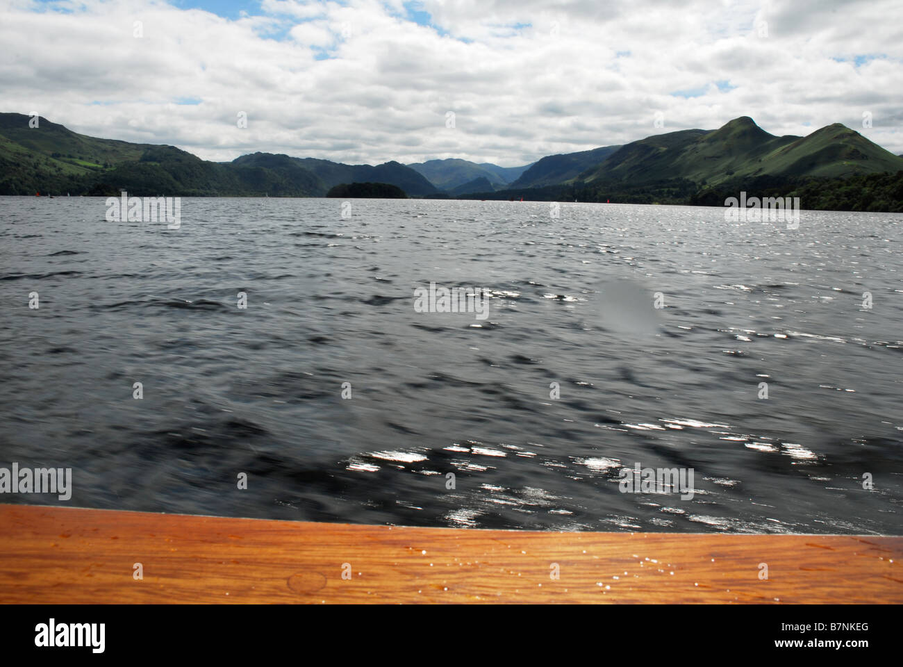 Blick vom Boot im Lake District in Cumbria UK Stockfoto
