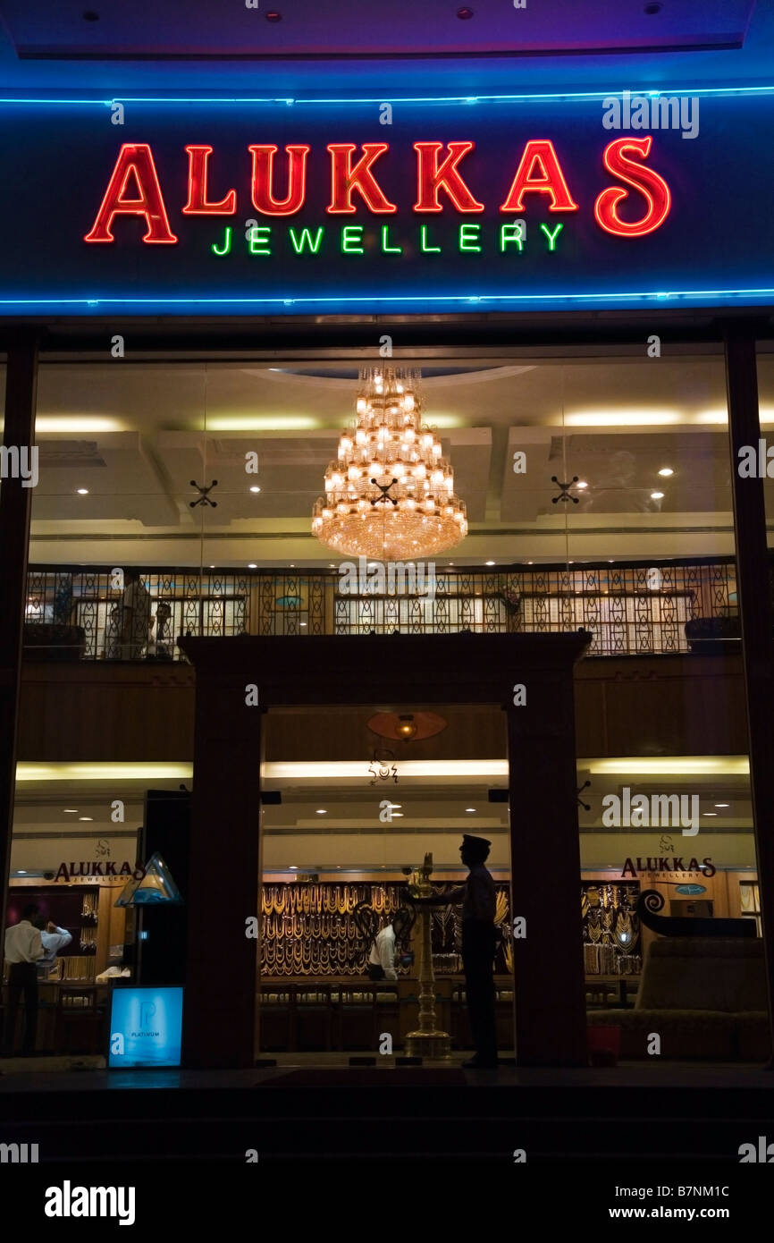 Moderne Jewellerystore in der Nacht in Allapuzha in Kerala Stockfoto