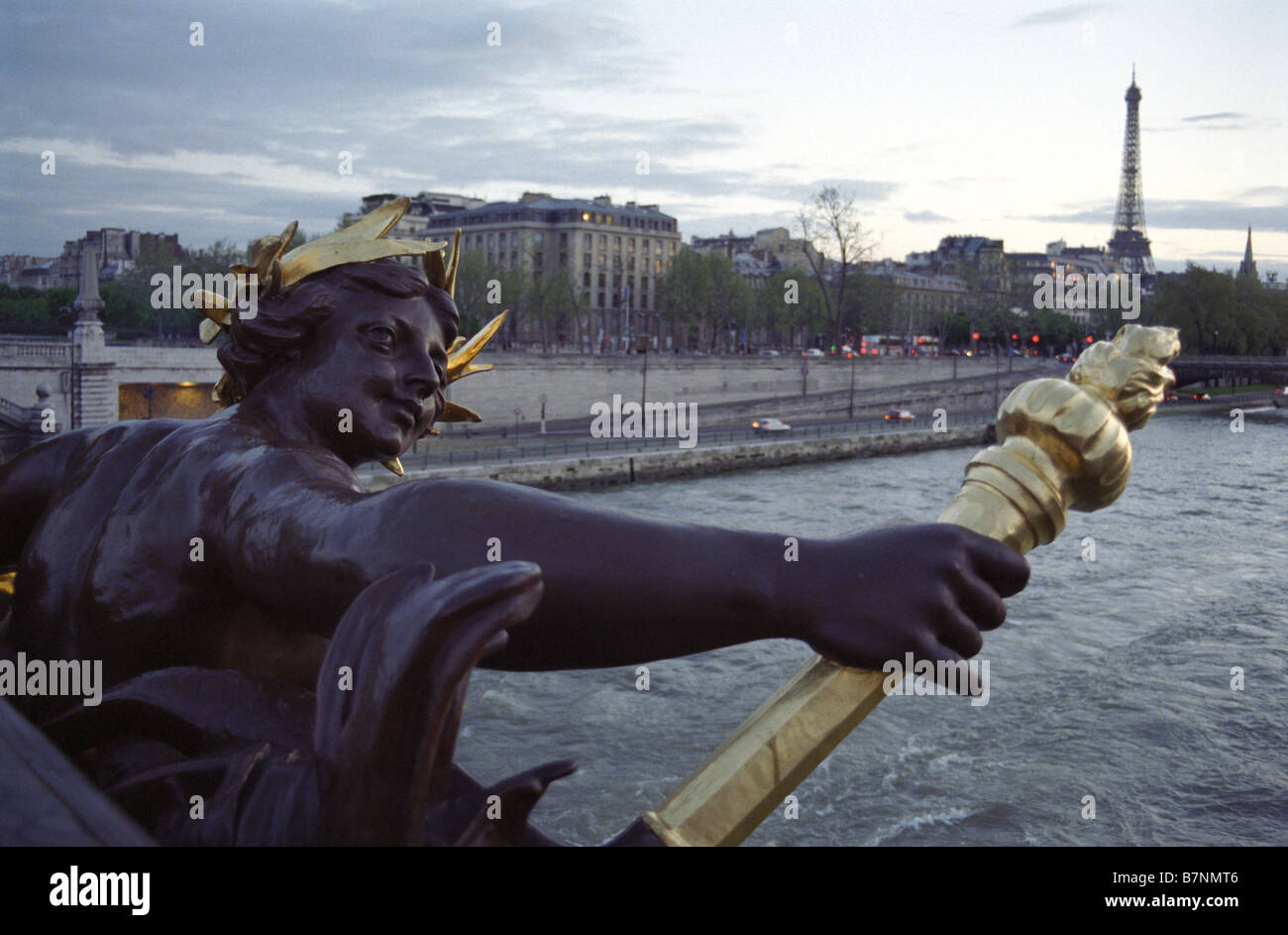 Pont Alexandre III Bogen Brücke Rive Gauche Ufer Stockfoto