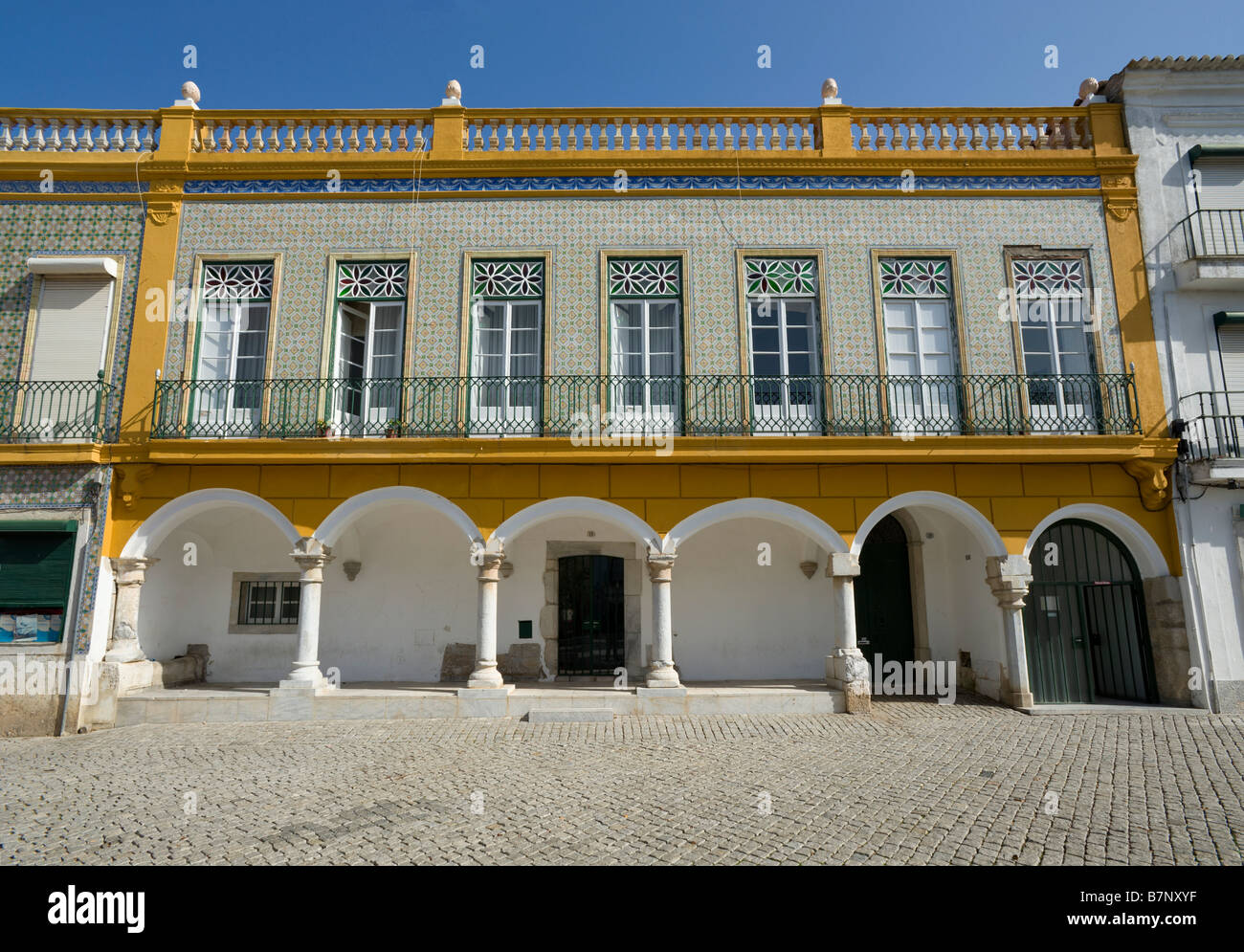 Der Alentejo, Beja, Haus bedeckt mit 'Azulejos' Fliesen In Largo Da República Stockfoto