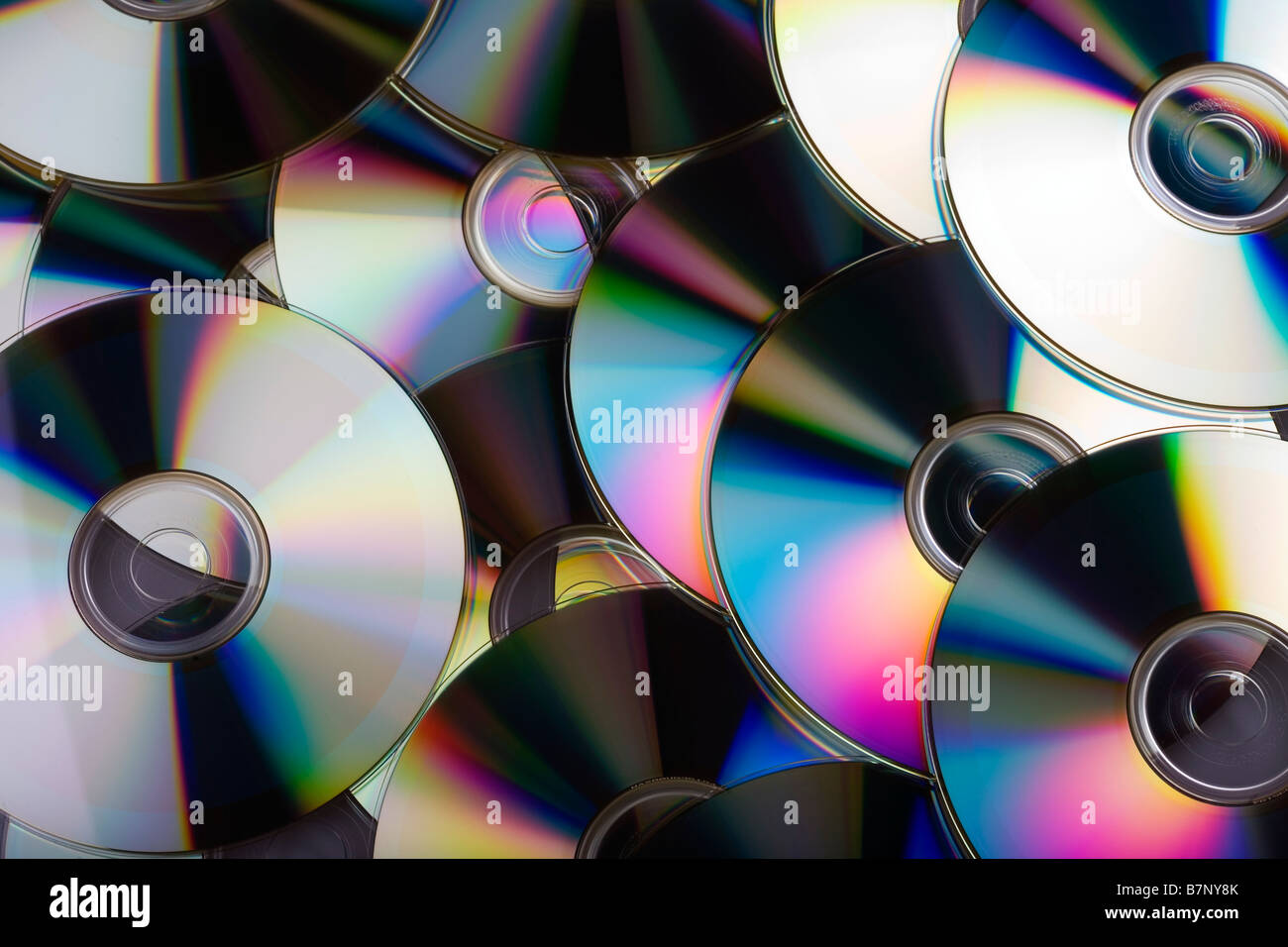 Mehrere CDs erstellen eine bunte Anzeige einander überlappen Stockfoto