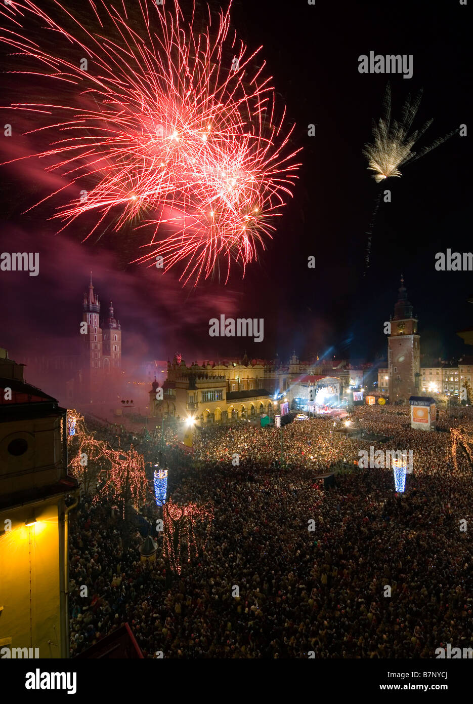 Polen Krakau Silvester Feier am größten in Europa Platz Stockfotografie -  Alamy