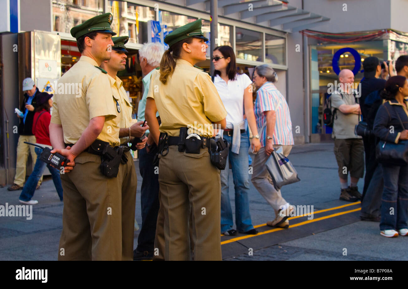 München, Bayern, Deutschland. Polizistinnen und Polizisten Stockfoto