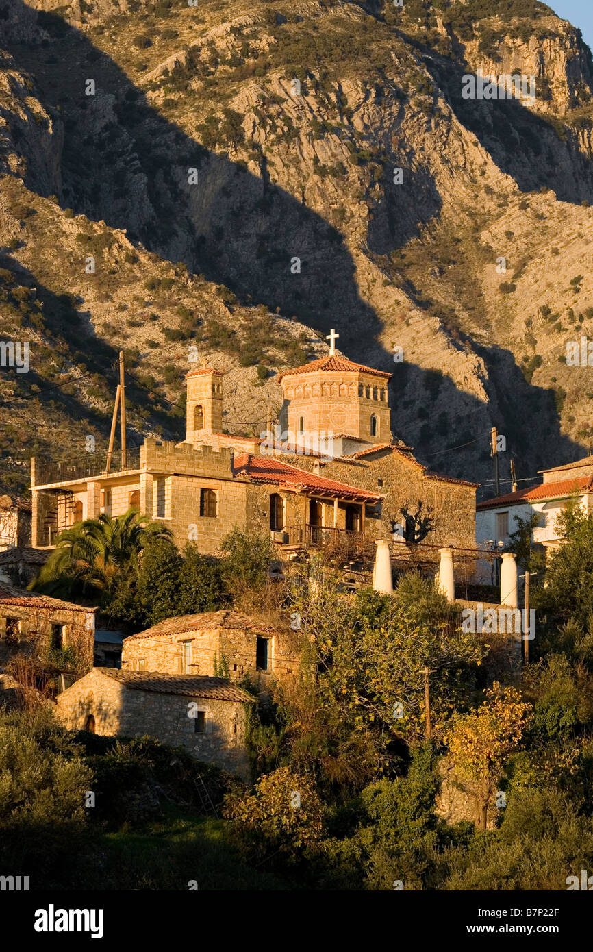 Blick auf die Kirche im Dorf Exohori Mani Messinias Peloponnese-Griechenland Stockfoto
