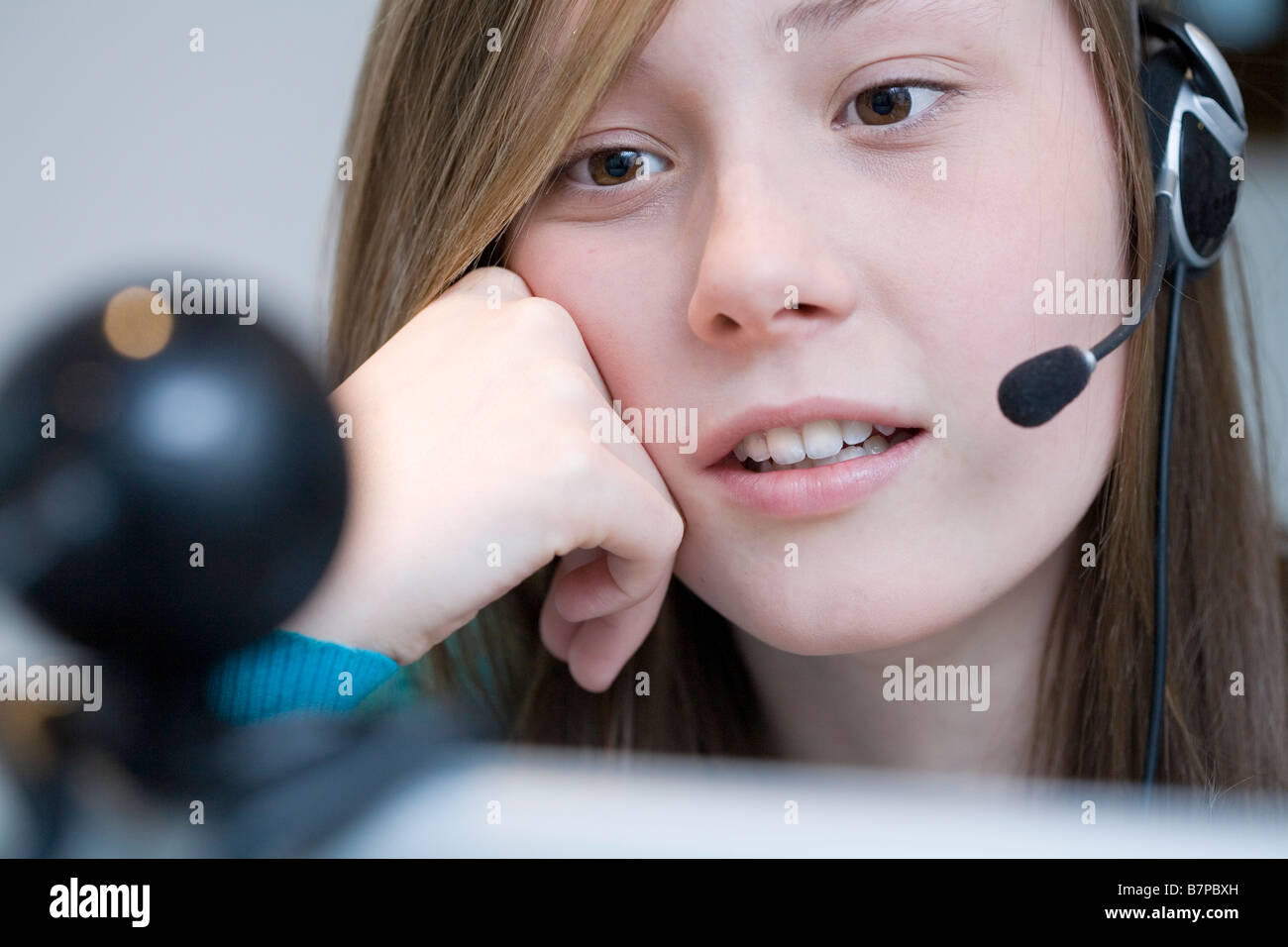 junge Teenager-Mädchen mit Computer Laptop mit Web-cam Stockfotografie -  Alamy