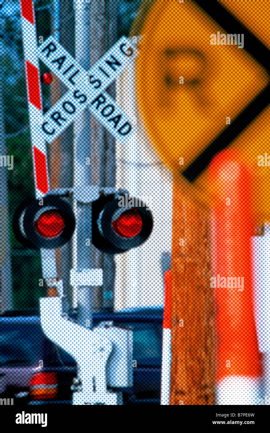 Railroad Crossing Lichter und Zeichen auf Gleisen Stockfoto