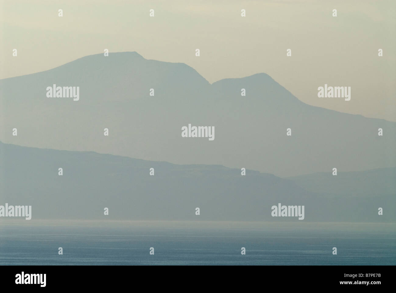 Ben mehr Isle of Mull angesehen von der Westküste der Insel Colonsay südlichen Inneren Hebriden Argyll und Bute Schottland Sommer Stockfoto