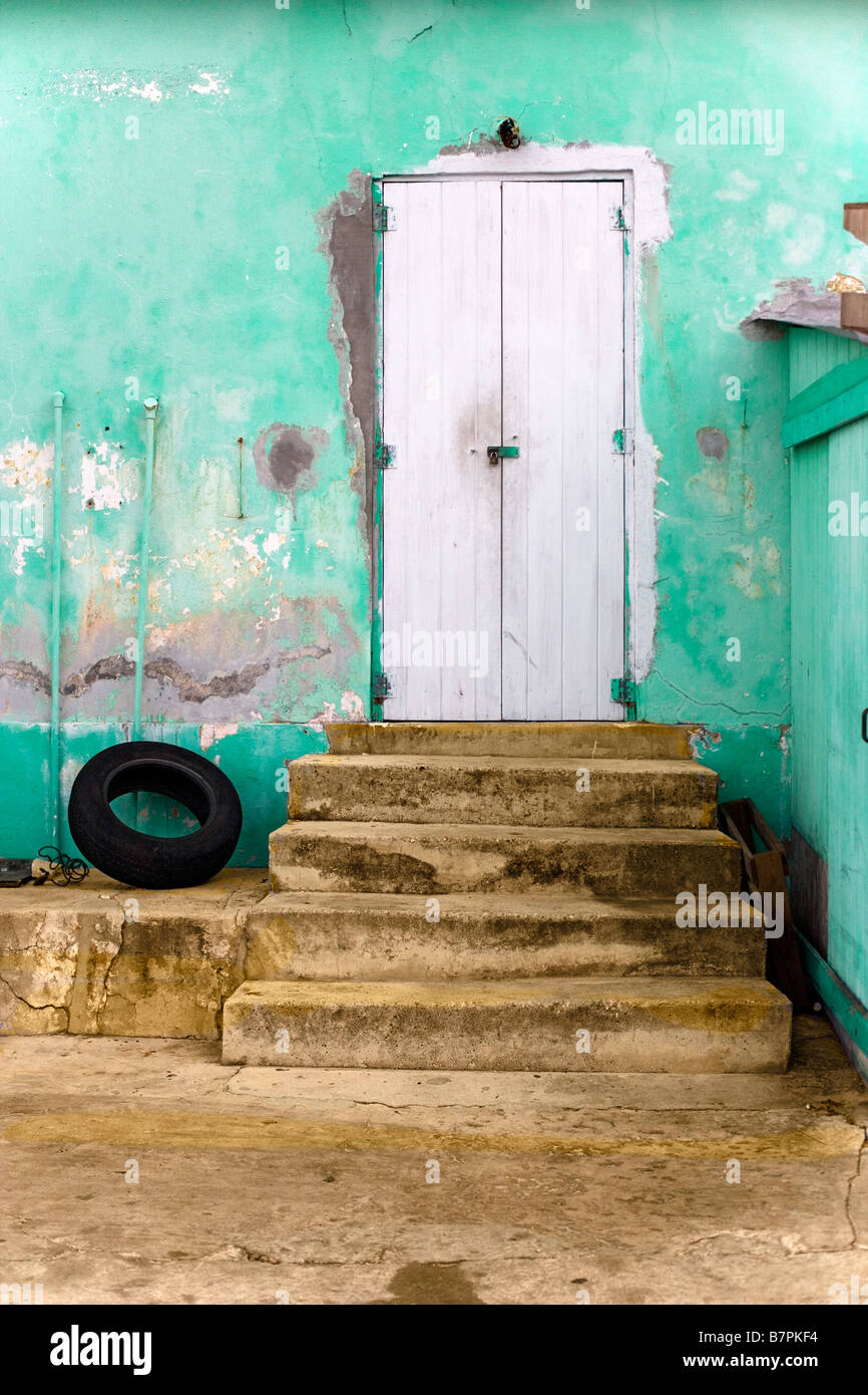 Farbe und Textur der eine bahamaische Shop Eingang Stockfoto