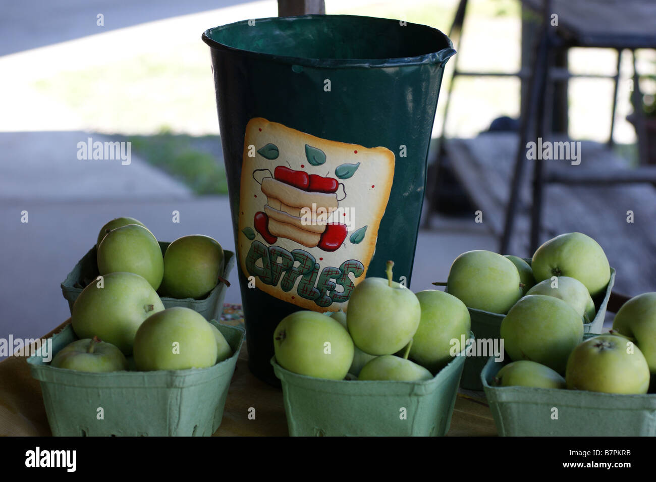 Granny Smith grüne Äpfel auf lokalen Farmers Market angezeigt Stockfoto