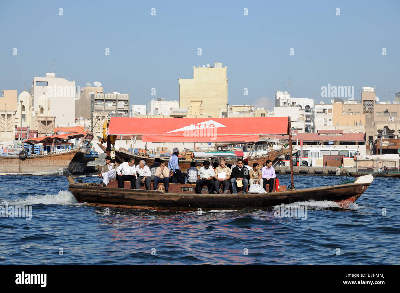 Abra Überführung Passagiere über den Dubai creek Stockfoto